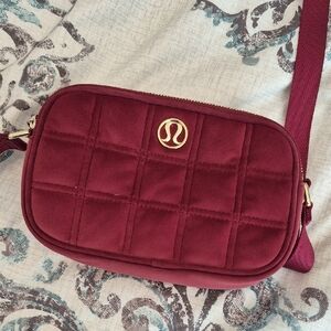 lululemon athletica Crossbody Camera Bag Wine Berry 2L Quilted Velour